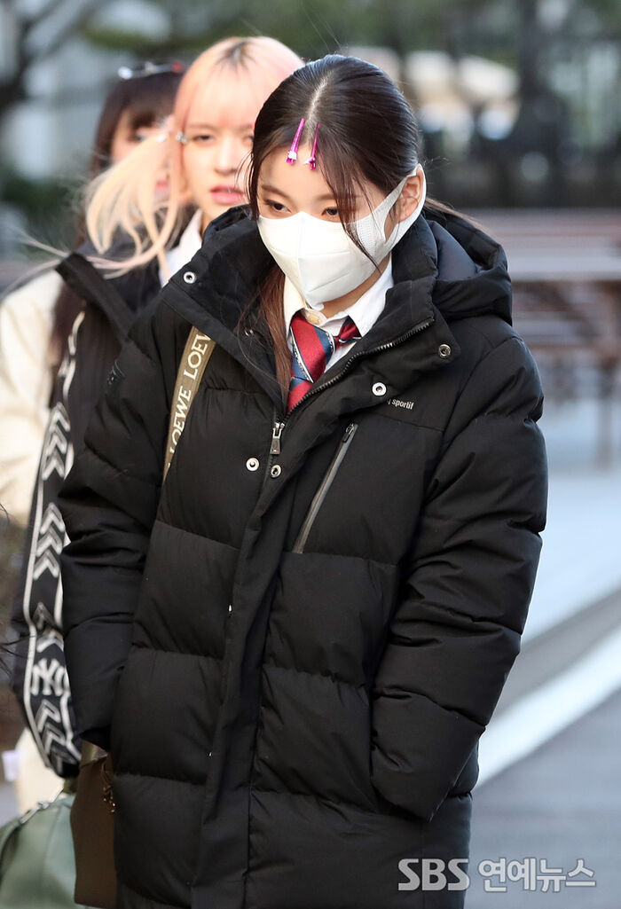 [Throwback] NMIXX's KYUJIN Breaks Out Her Puffer Again