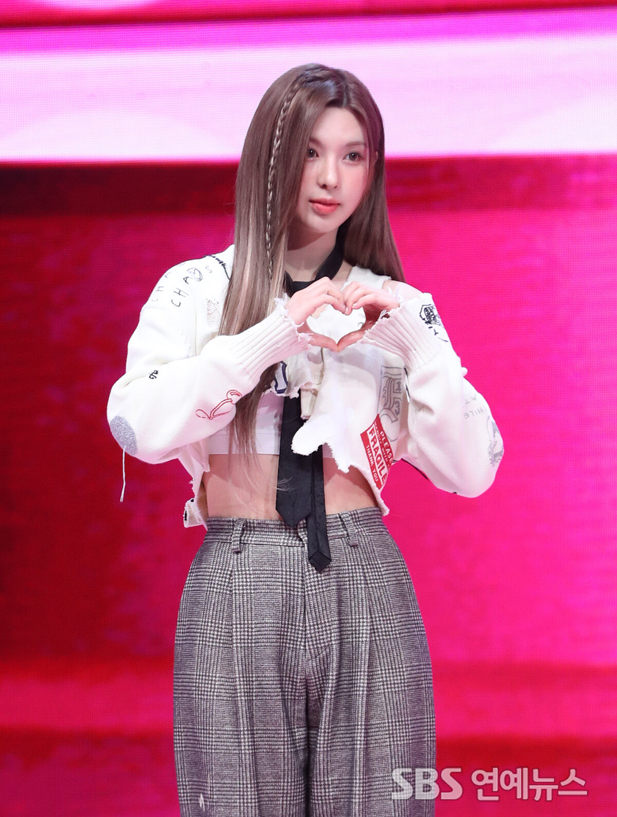 [E포토] 엔믹스 배이, '마법처럼 빠져드는 하트'