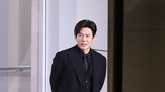 [E포토] 설경구, '카리스마 킬러의 등장'
