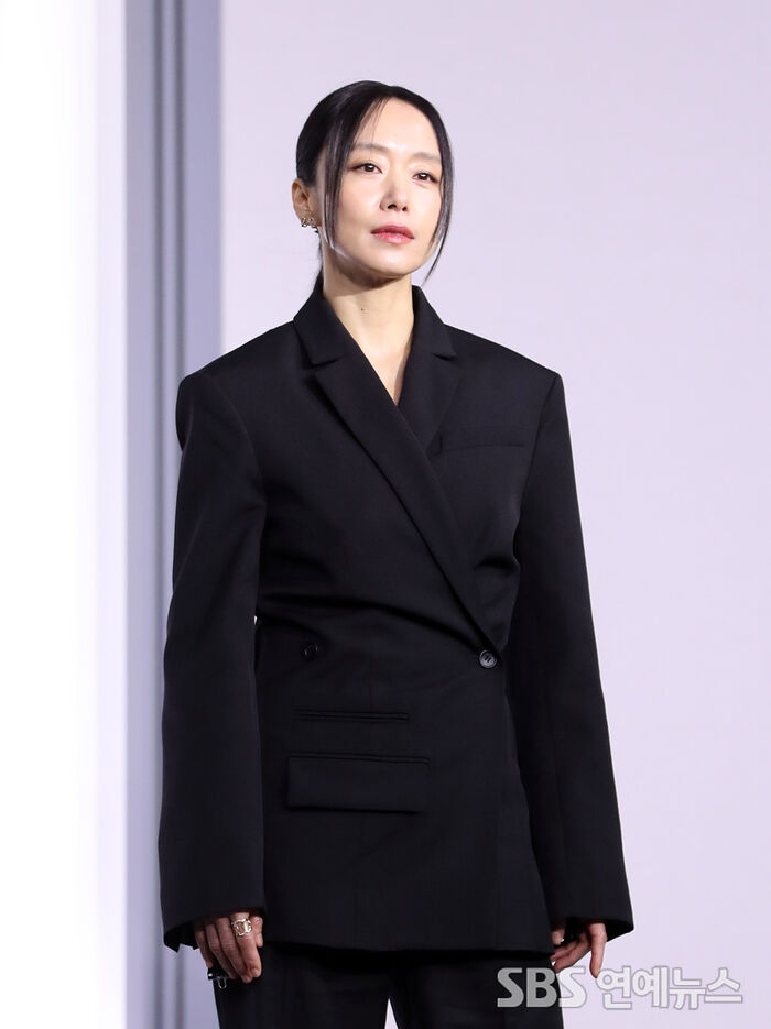 [Throwback] Jeon Do-yeon Serves Duality: Mom by Day, Assassin by Night in 'Kill Boksoon'