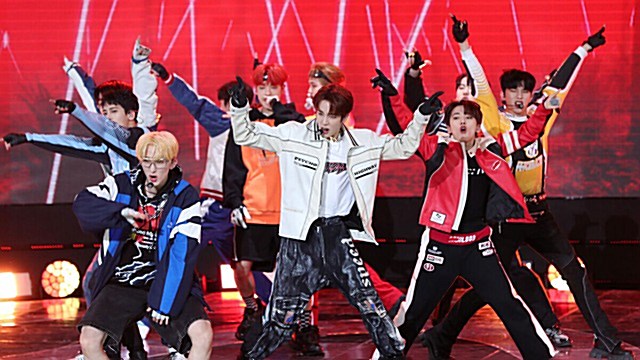 [E포토] 싸이커스, '강렬한 퍼포먼스로 꾸민 데뷔 무대'