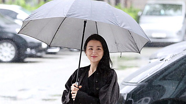 [E포토] 박하선, '올블랙 봄의 여신'