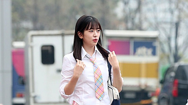[E포토] 아이브 안유진, '스쿨룩도 찰떡 소화'