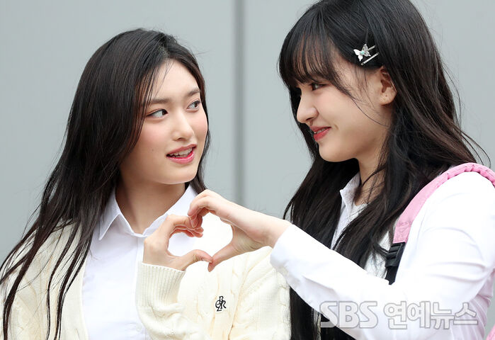 IVE's Leeseo and Liz