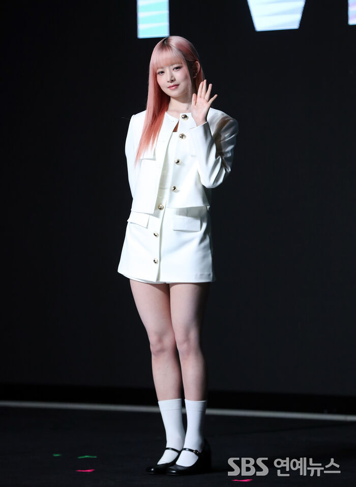 [Throwback] IVE's REI Is Pretty in Pink at 'I've IVE' Press Conference