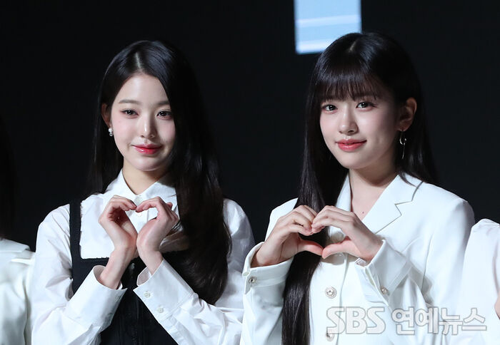 Jang Wonyoung and Ahn Yujin shine during the 'I’ve IVE' photo call