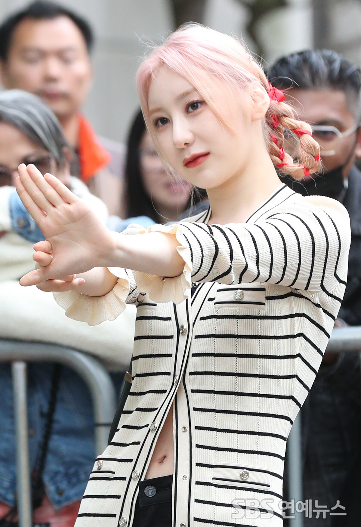 [E포토] 이채연, '눈부신 뽀얀 피부'