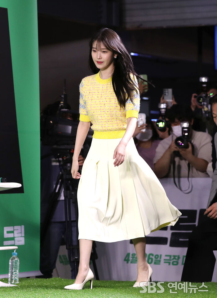 [Throwback] IU Is a Vision of Spring at 'Dream' Showcase