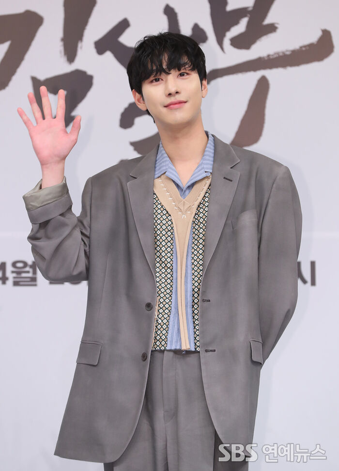 [Throwback] AHN HYO SEOP Serves Heartthrob Doctor Looks at 'Dr. Romantic 3' Press Conference