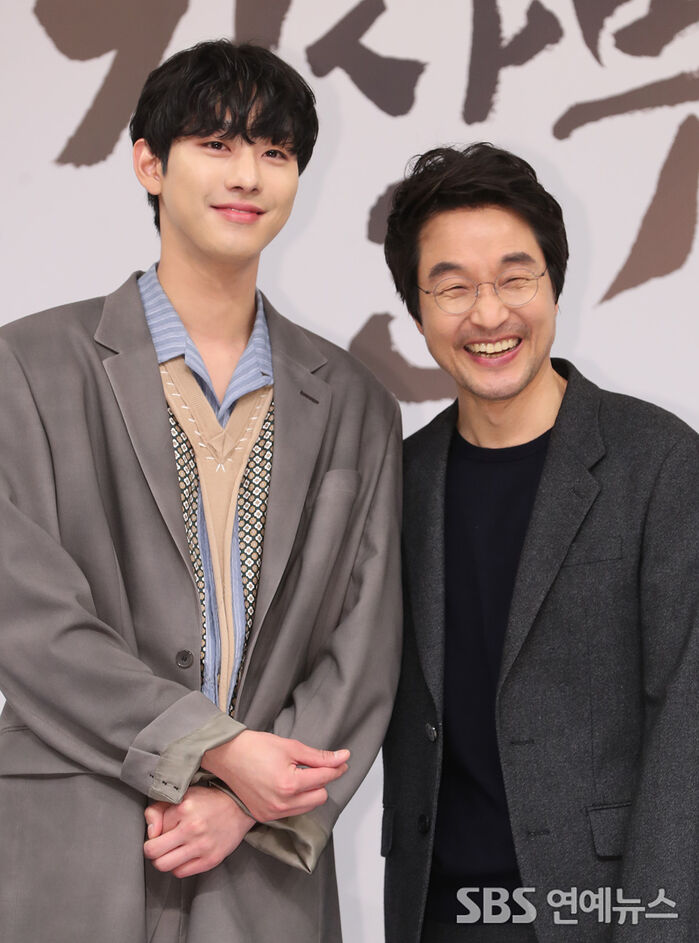 [Throwback] AHN HYO SEOP and Han Suk-Kyu Are All Smiles at Dr. Romantic 3 Press Conference
