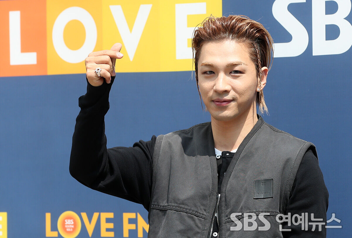 [Throwback] Taeyang Turns Up the Heat With a Heart Pose