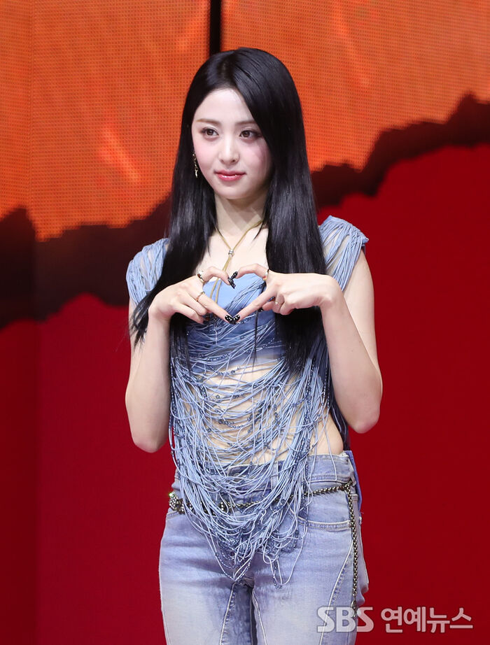 LE SSERAFIM’s Yunjin