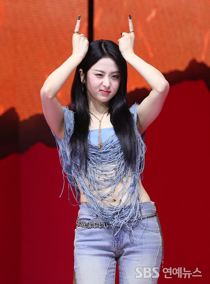 LE SSERAFIM’s Yunjin
