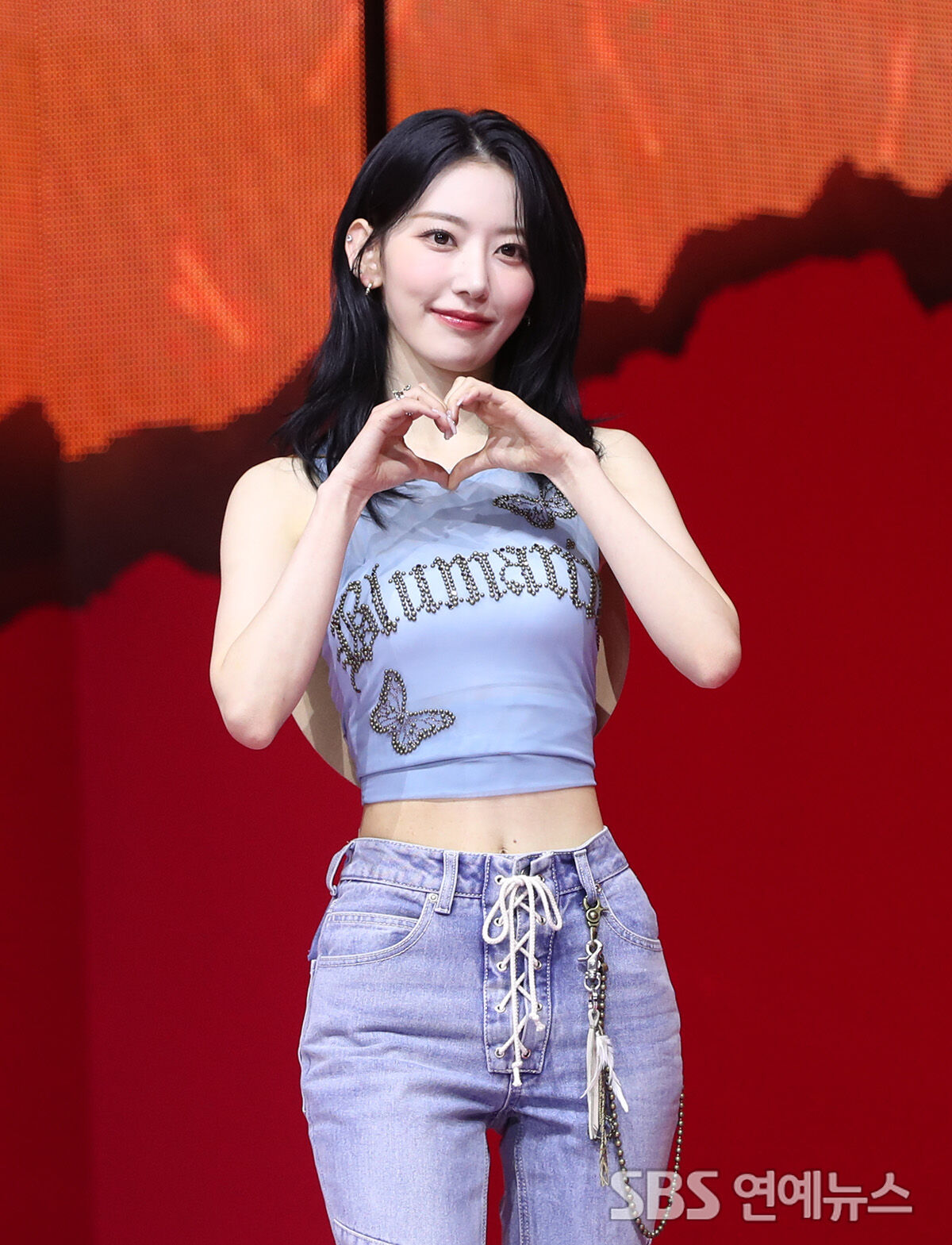 [Throwback] LE SSERAFIM's Sakura Stuns at 'Unforgiven' Media Showcase