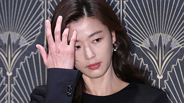 [E포토] 전지현, '머리 넘기는 모습도 우아'