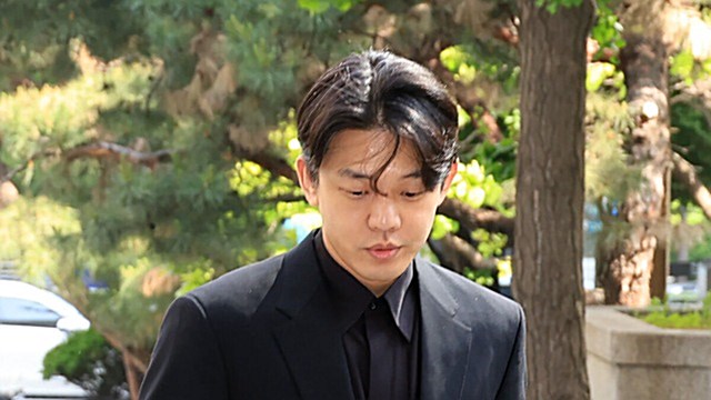 [E포토] 유아인, '체포 경고 하루 만에 출석'