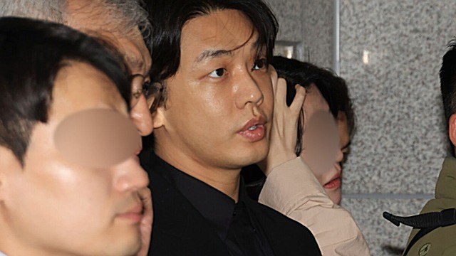 [E포토] 유아인, '조사 거부 닷새 만에 경찰 출석'