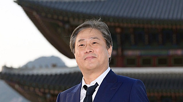 [E포토] 박찬욱, '근정전 앞에서 근엄하게'