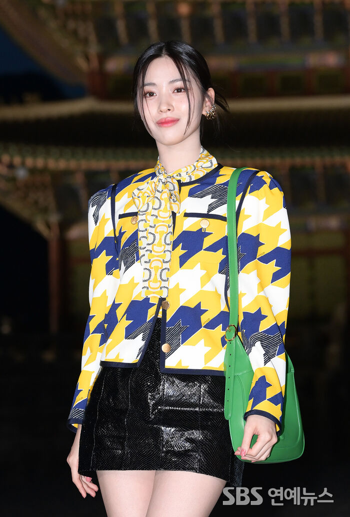 [Throwback] ITZY's RYUJIN Stuns in Color at Gyeongbokgung Runway