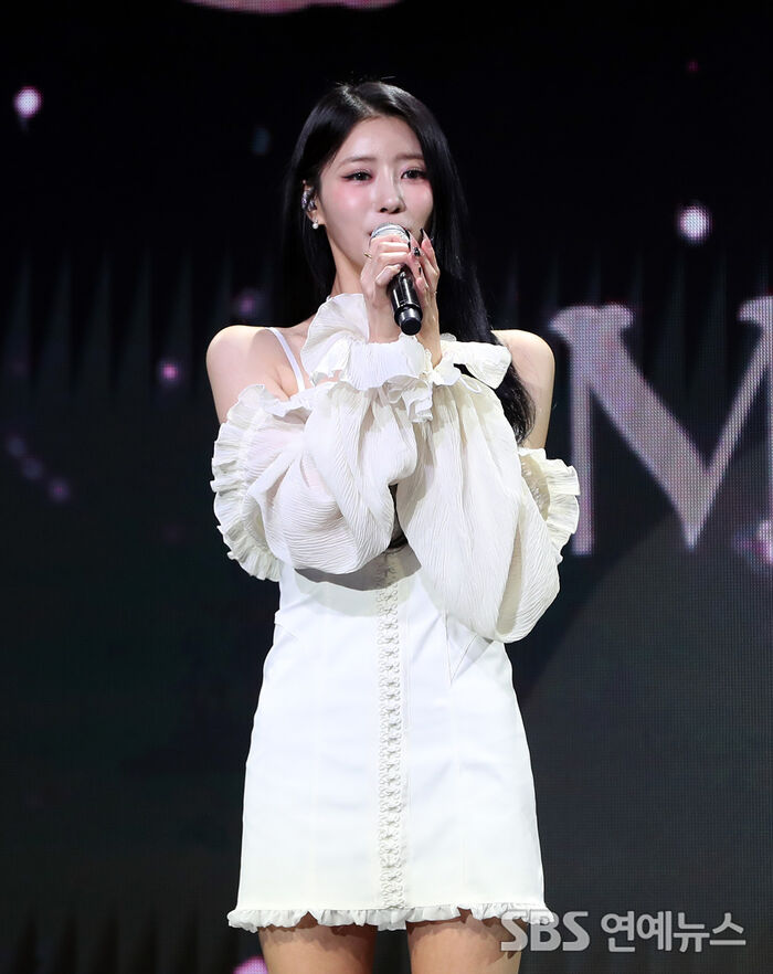 [Throwback] Lee Mi-joo Returns to the Stage With ‘Movie Star’ Solo Debut