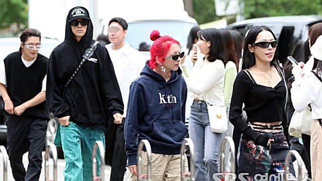 [E포토] KARD, '선글라스로 완성한 출근룩'