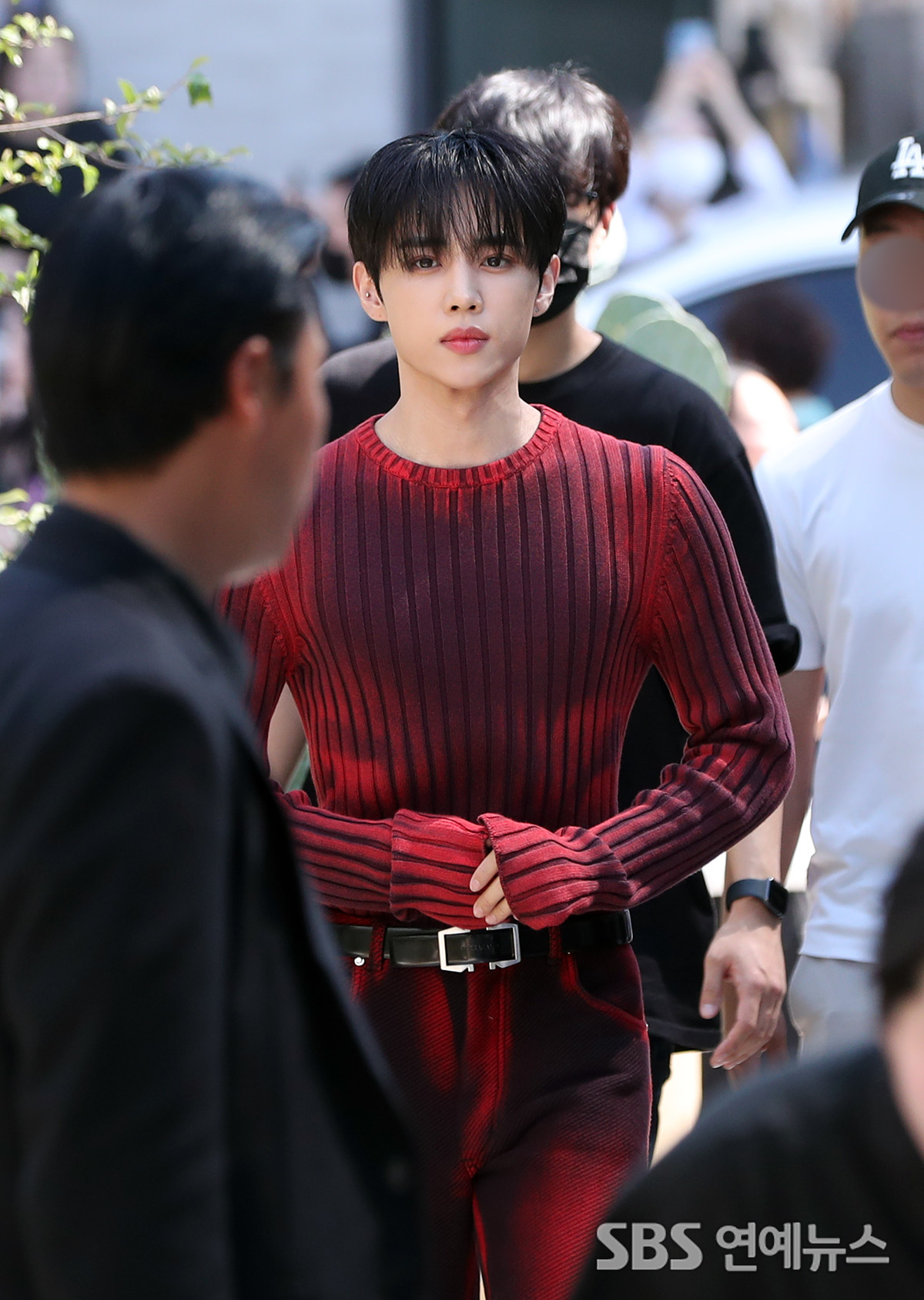 [E포토] 더보이즈 선우, '강렬한 레드'