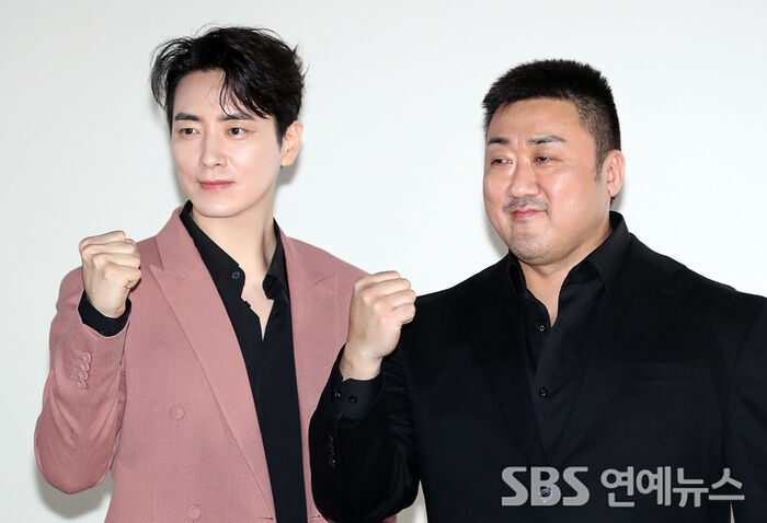 Lee Joon-hyuk and Ma Dong-seok Pose at Megabox COEX, Seoul