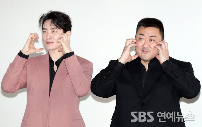 [Throwback] Lee jun-hyuk and Ma Dong-seok Serve Up Major Fan Service at 'The Roundup: No Way Out' Showcase
