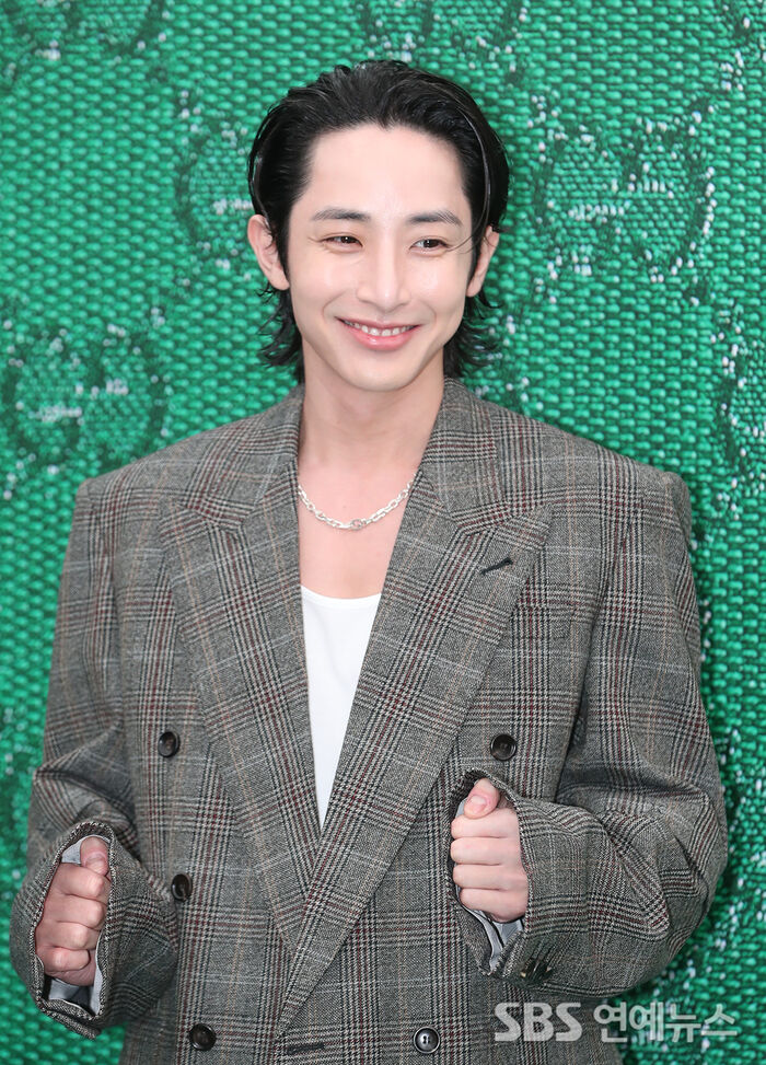 [Throwback] Lee Soo-hyuk Brings Major Charisma and a Soft Smile to GUCCI's Seoul Event