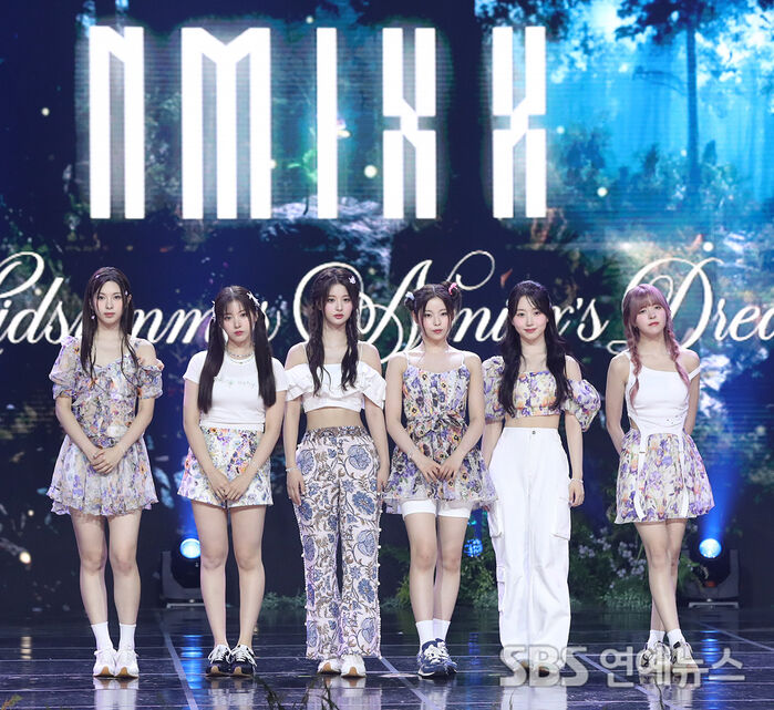 NMIXX Pose at Blue Square Mastercard Hall in Seoul