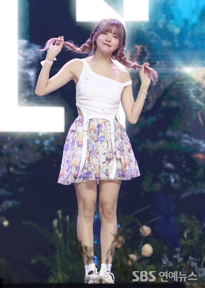 NMIXX’s Lily