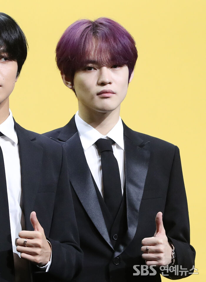 [Throwback] CHENLE Stuns With Bold Purple Hair at NCT DREAM's 'ISTJ' Press Conference