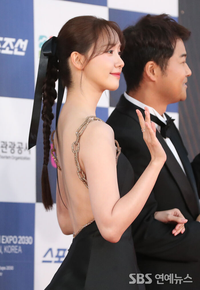 Yoona at the 2nd Blue Dragon Series Awards Red Carpet