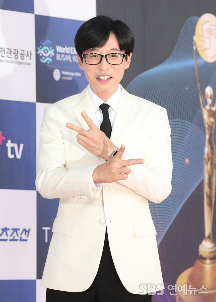 [Throwback] Yu Jae-seok Owns the Blue Dragon Series Awards Red Carpet