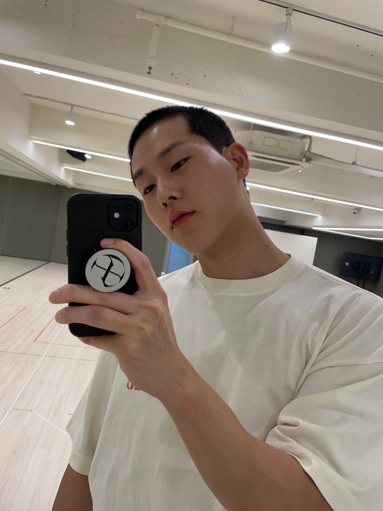 <!HS>몬스타엑스<!HE> 주헌, 오늘(24일) 현역 입대…