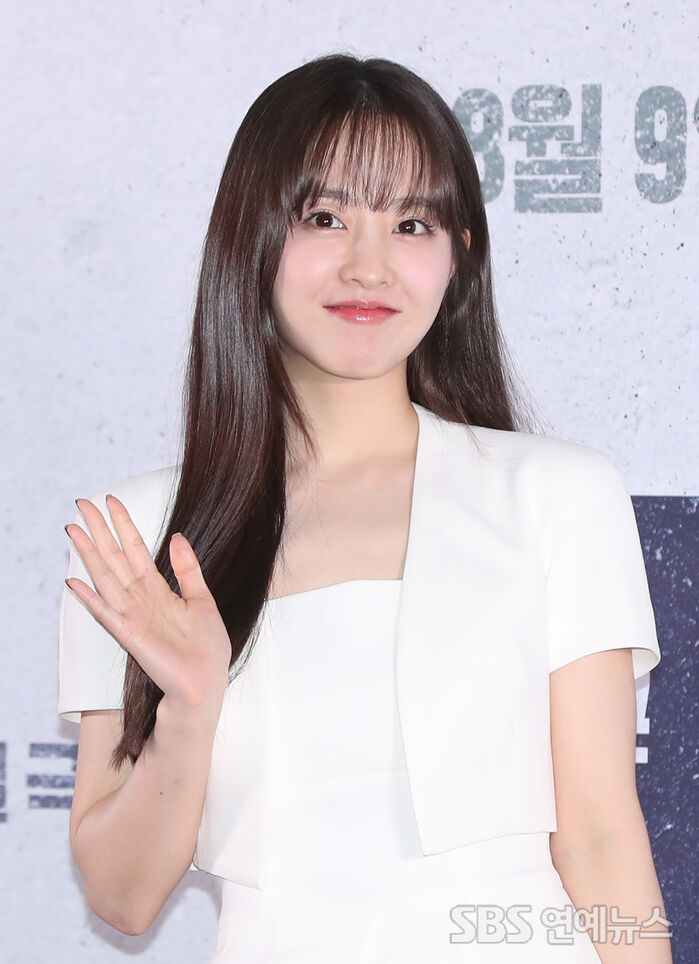 [Throwback] Park Boyoung Serves Girl-Next-Door Glam at 'Concrete Utopia' Press Screening