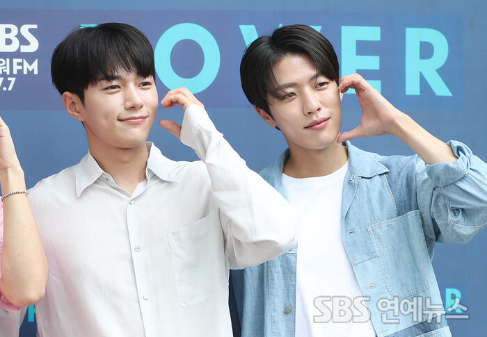 [Throwback] INFINITE’s L and LEE SUNGYEOL Serve Matching Hearts, Different Vibes