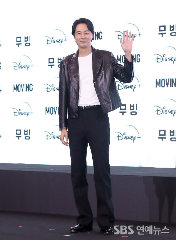 Jo In-sung shares a smile at the Moving press event