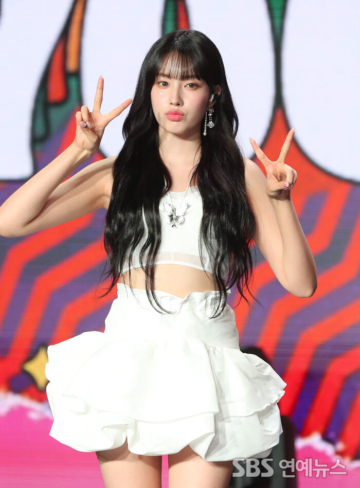 [Throwback] STAYC's Yoon Serves a Playful Pose at 'TEENFRESH' Showcase