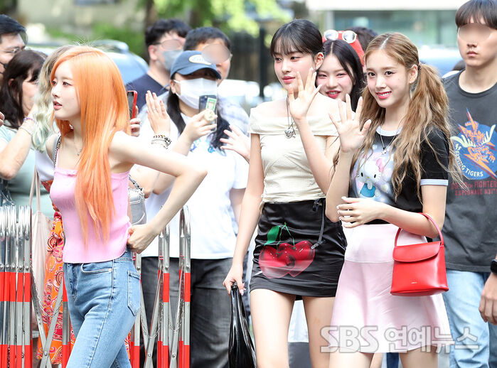 STAYC Heads Into KBS for Rehearsal