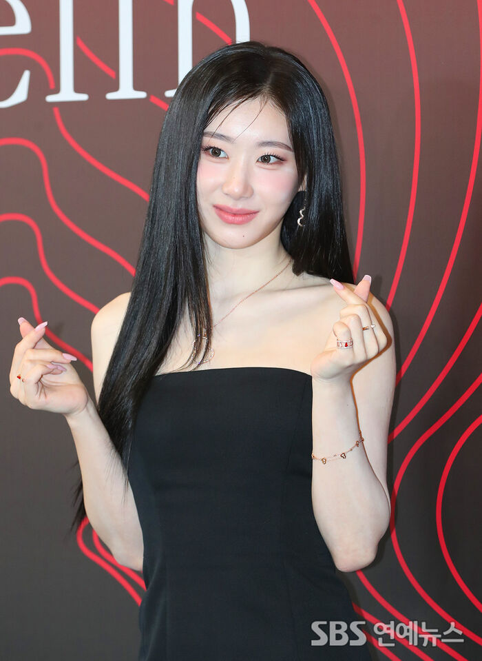[Throwback] ITZY's CHAERYEONG Shines, Throws a Heart Pose