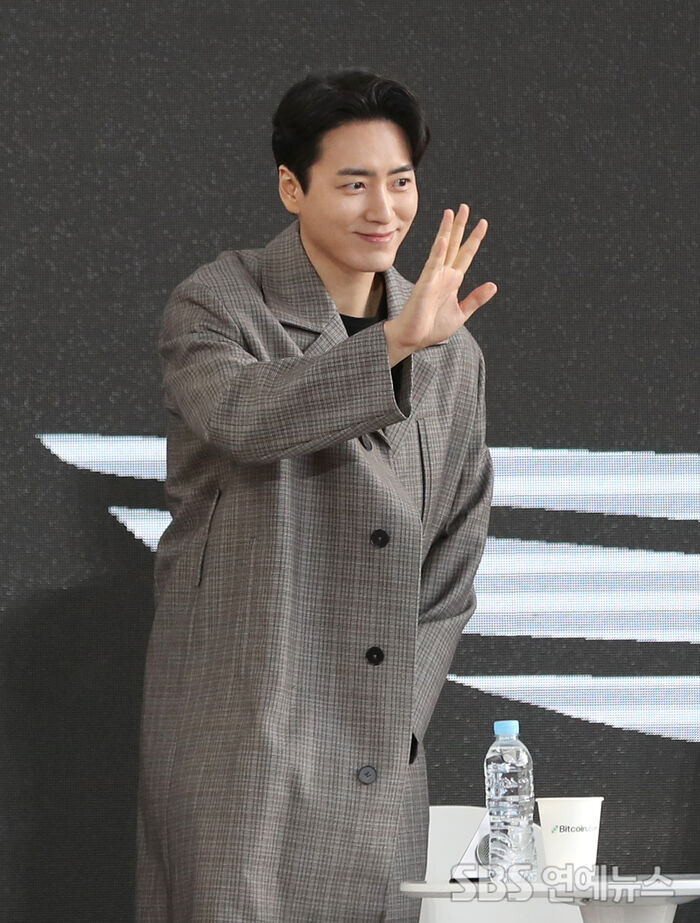 [Throwback] Lee jun-hyuk Charms Fans at Busan's 'Vigilante' Open Talk