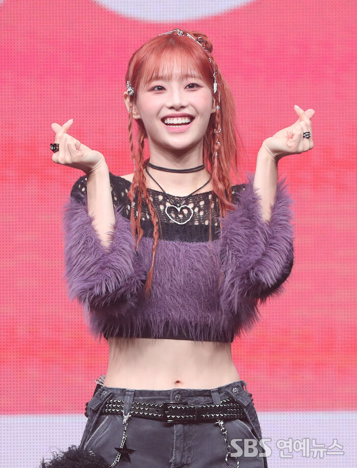 [Throwback] CHUU Shines at Her Solo Debut, Her Signature Charm Intact