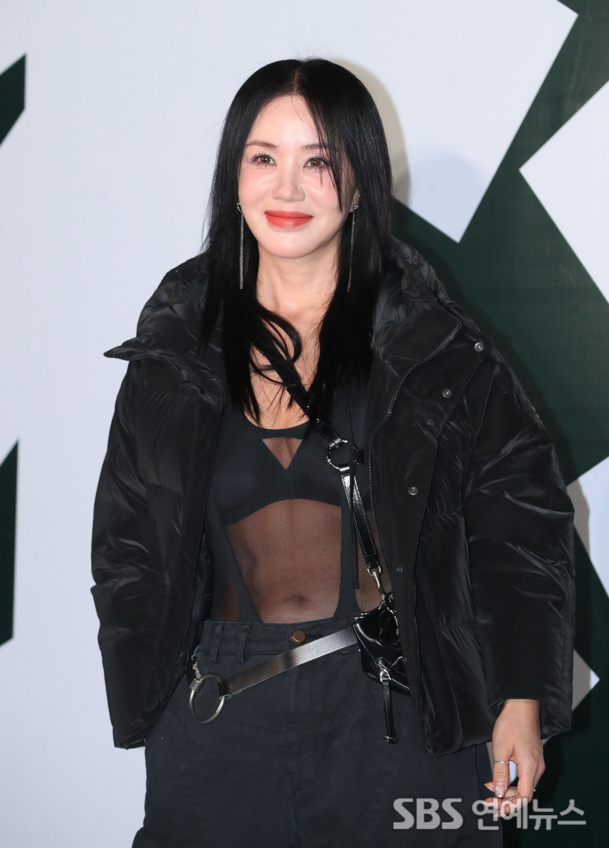 [E포토] 엄정화, '시스루에 비치는 탄탄 복근'