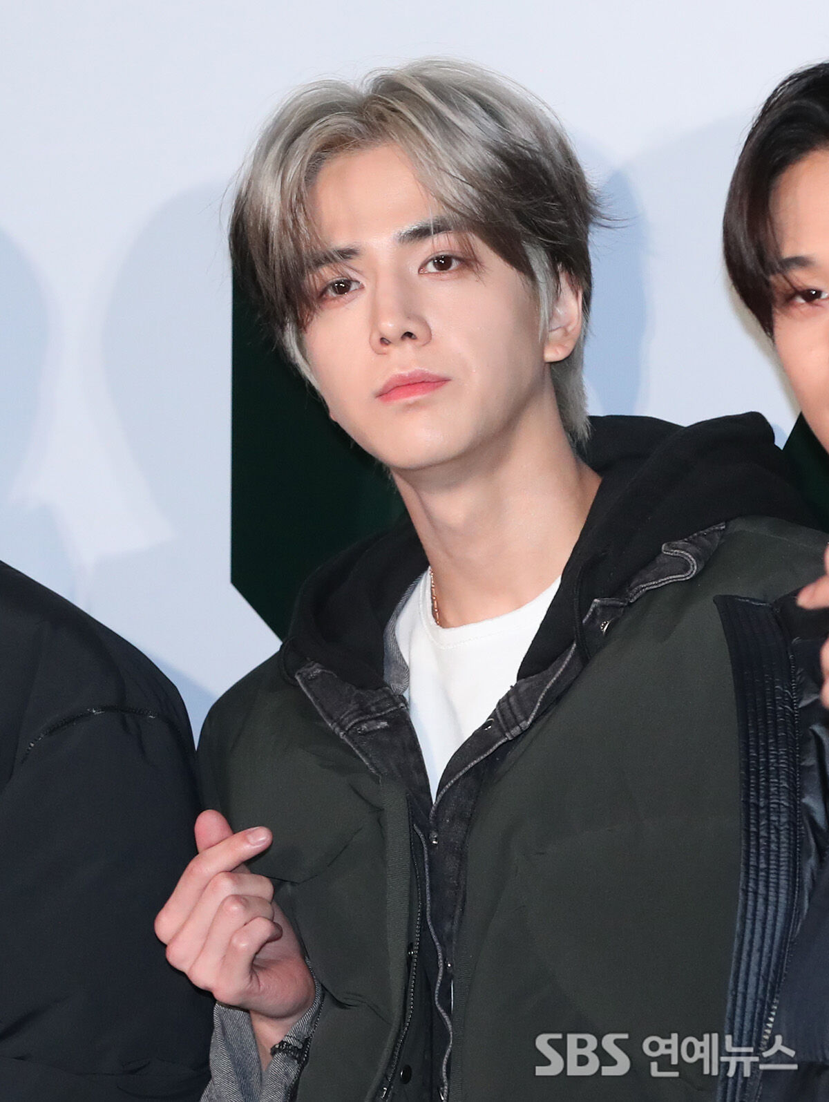 [E포토] 더보이즈 영훈, '눈부신 은발의 왕자님'