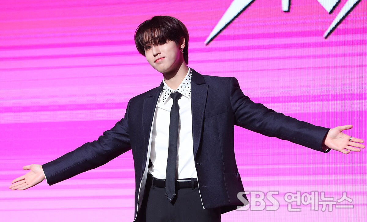 [Throwback] HAN of Stray Kids Steals STAYs' Hearts at 'Rock-Star' Presser