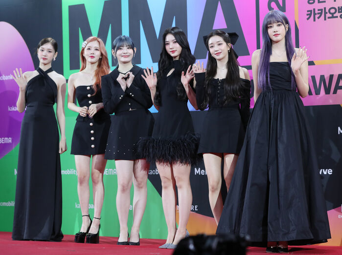 [Throwback] STAYC Bring Adorable Energy to the Red Carpet