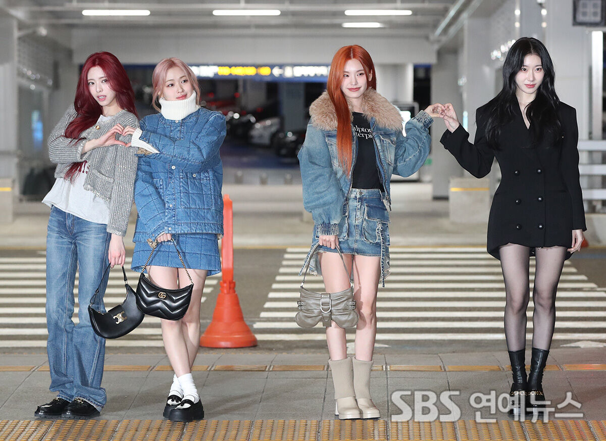 [Throwback] ITZY Melt the Winter Chill With Heart Hands en Route to the 2023 Asia Artist Awards