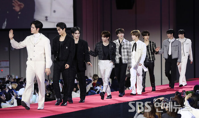 CRAVITY at the 2023 SBS Music Awards Red Carpet