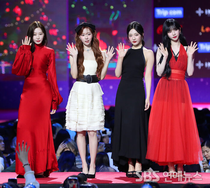 [Throwback] aespa Turn Heads in Black, White and a Pop of Red